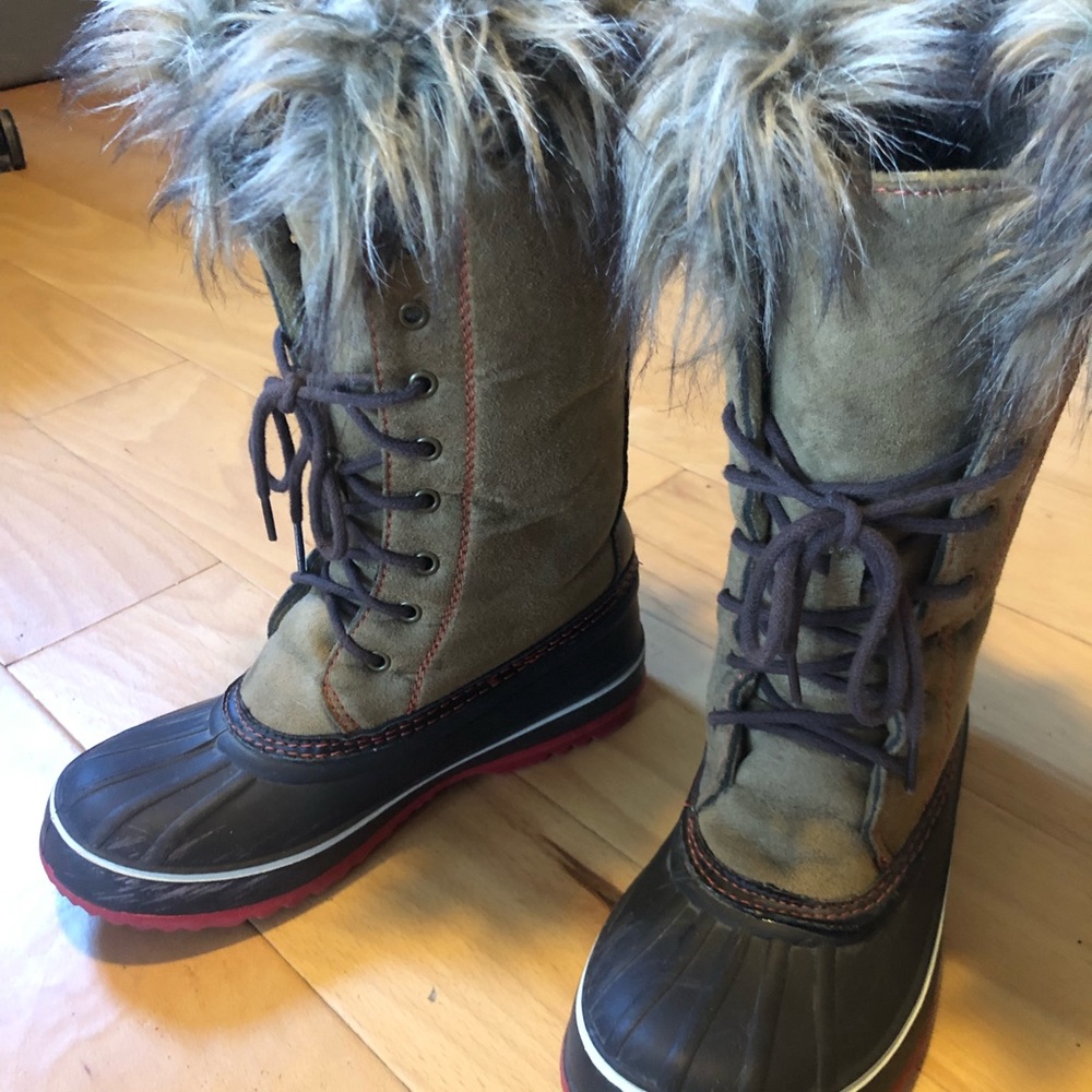Thinsulate Boots with fur, size 8
